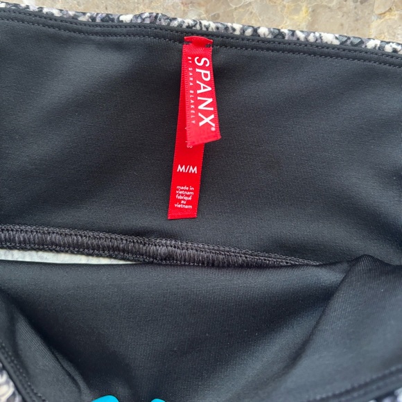 Spanx Faux Leather Snake Shine Pants 🐍 - Picture 3 of 3